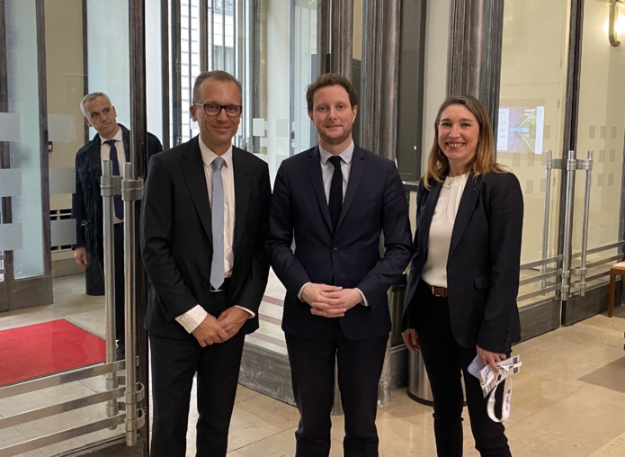 Jean-Sébastien Barrault, président FNTV, Clément Beaune, ministre des Transports, Ingrid Mareschal, déléguée générale FNTV (©BC) Jean-Sébastien Barrault, président FNTV, Clément Beaune, ministre des Transports, Ingrid Mareschal, déléguée générale FNTV (©BC)