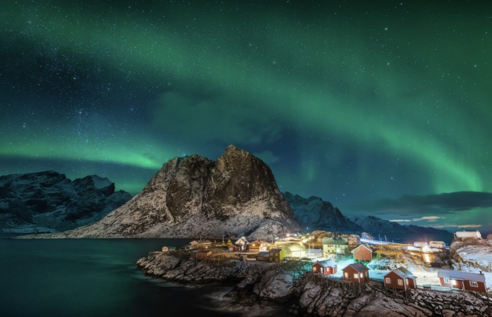 Le Cap Nord Express permettra d'admirer, l'hiver, des aurores boréales du côté des îles Lofoten (@Hurtigruten)