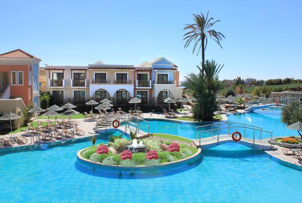 Plusieurs dizaines de clients de l'hôtel 5 étoiles Lindos Imperial, à Rhodes, ont été pris de vomissements et de diarrhées - DR : Lindos Hotels Plusieurs dizaines de clients de l'hôtel 5 étoiles Lindos Imperial, à Rhodes, ont été pris de vomissements et de diarrhées - DR : Lindos Hotels