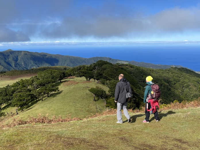 Randonnée en famille du côté du plateau plateau Paùl da Serra (@Paula Boyer) Randonnée en famille du côté du plateau plateau Paùl da Serra (@Paula Boyer)