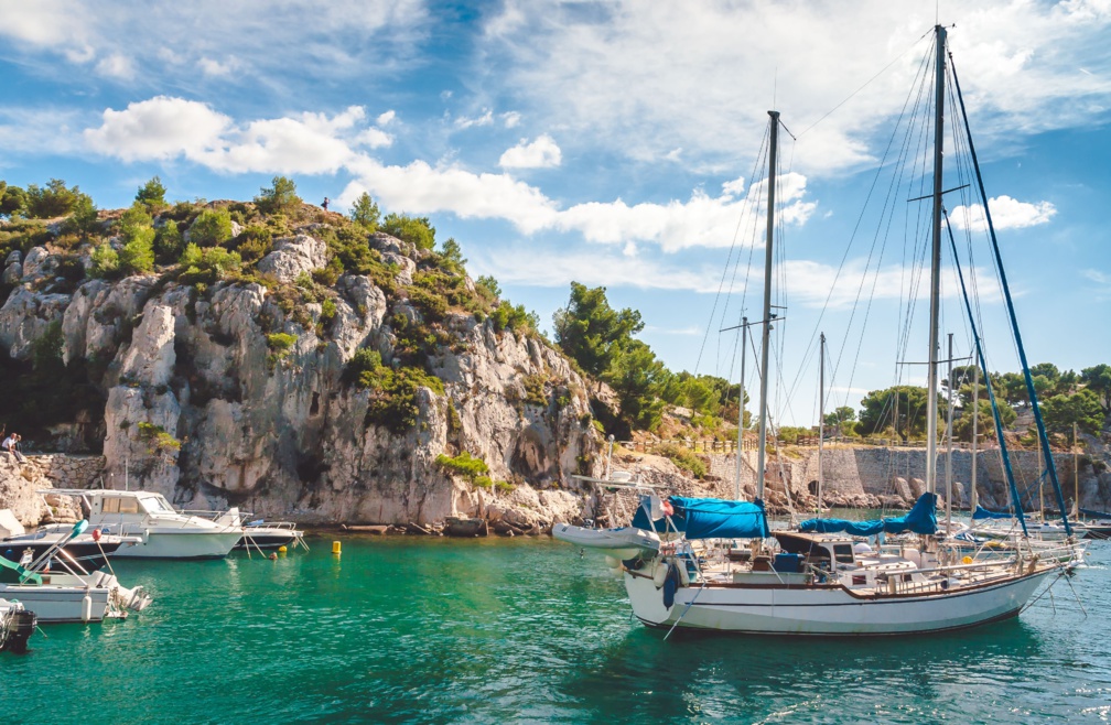 Yachts et bateaux amarrés dans le port de Rocky Inlet des Calanques à Cassis près de Marseille, France © finaeva_i - stock.adobe.com Yachts et bateaux amarrés dans le port de Rocky Inlet des Calanques à Cassis près de Marseille, France © finaeva_i - stock.adobe.com