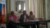 Pierre Meffre (au centre), Président du CRT PACA, entouré des Président des CDT des Alpes de Haute-Provence et du Var pour présenter le bilan de l'été 2014 - Photo P.C.