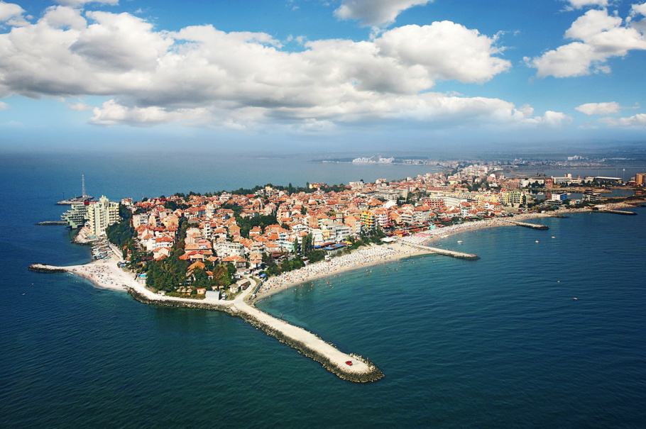La station balnéaire et thermale de Pomorie, entre mer et lac