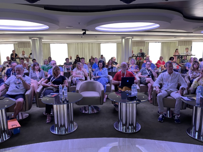 Quelque 180 participants attentifs (©JDL) Quelque 180 participants attentifs (©JDL)