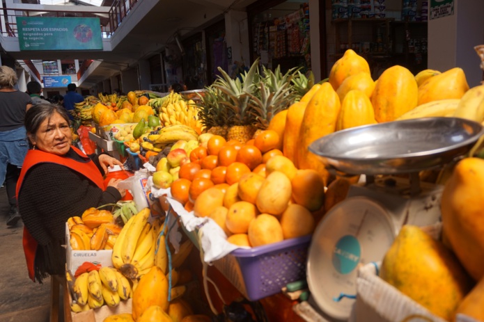 Ecartelé entre mer et hautes montagnes, espaces arides et luxuriance amazonienne, le Pérou combine plusieurs destinations en une seule. Ici, des fruits tropiceux sur un marché (@PB)