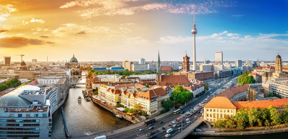 vue panoramique sur le centre-ville de berlin au coucher du soleil © frank peters - stock.adobe.com