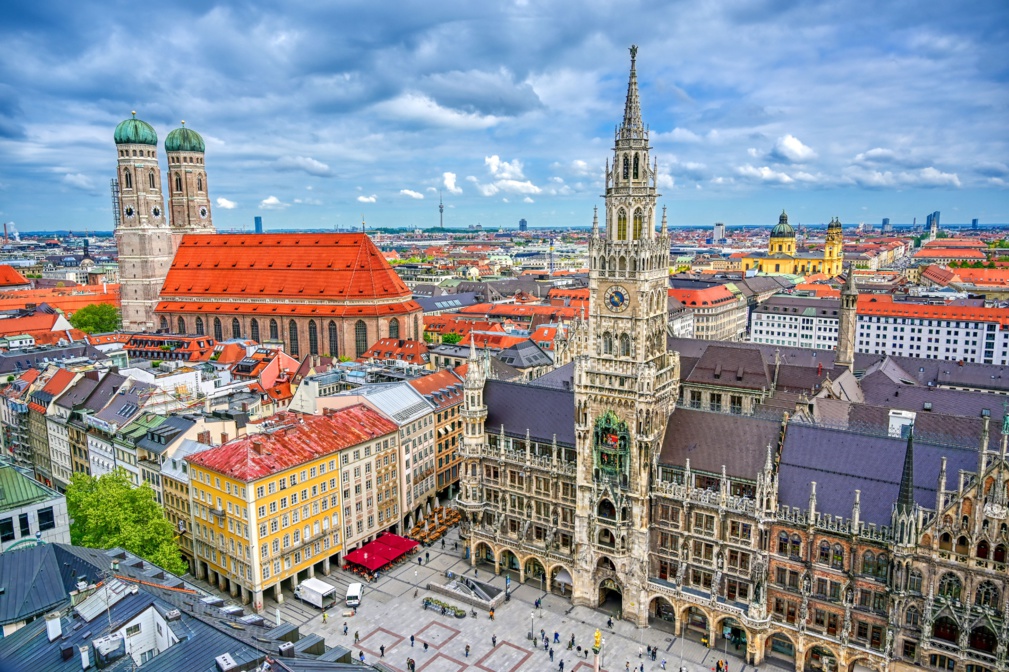 Le nouvel hôtel de ville situé sur la Marienplatz à Munich, Allemagne © Jbyard - stock.adobe.com