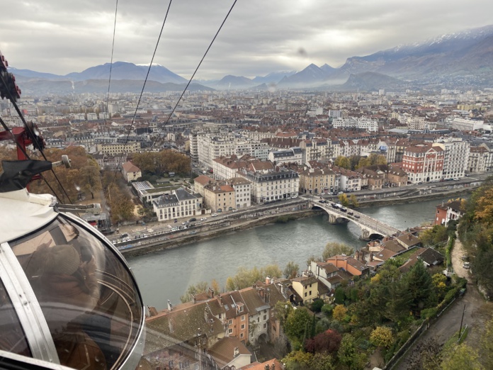 Le téléphérique qui conduit à la Bastille permet de dominer la ville (©BC)