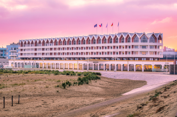 Le Radisson Blue Grand Hôtel & Spa de Malo-les-Bains bénéficie d'un emplacement exceptionnel sur la plage de la station balnéaire ( ©Radisson Hotel Group)