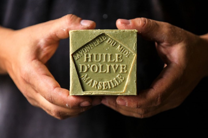 A l’heure actuelle, la dénomination « Savon de Marseille » peut être apposée sur n’importe quel type de savon - DR : C. Moirenc A l’heure actuelle, la dénomination « Savon de Marseille » peut être apposée sur n’importe quel type de savon - DR : C. Moirenc