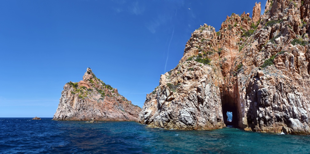 Vue panoramique sur les rochers des Calanques de Piana © sasha64f - stock.adobe.com