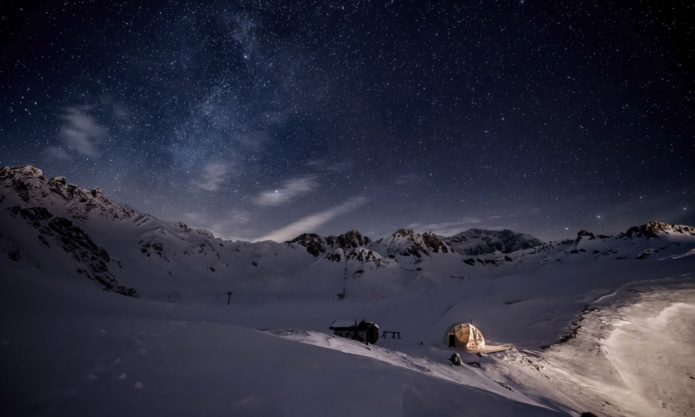 Une nuit dans une bulle sous un ciel étoilé (©Wild Nest)