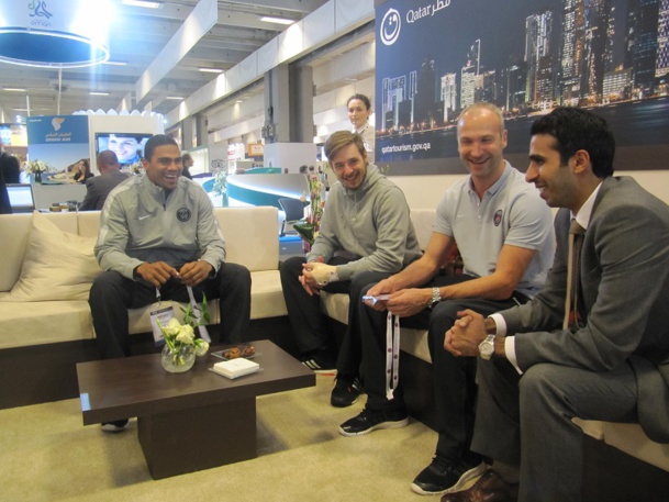 Trois joueurs de handball du PSG, détenu par Qatar Sport Investisment (QSI) sont venus rendre visite au stand de la Qatar Tourism Authority sur l'IFTM - Photo P.C.