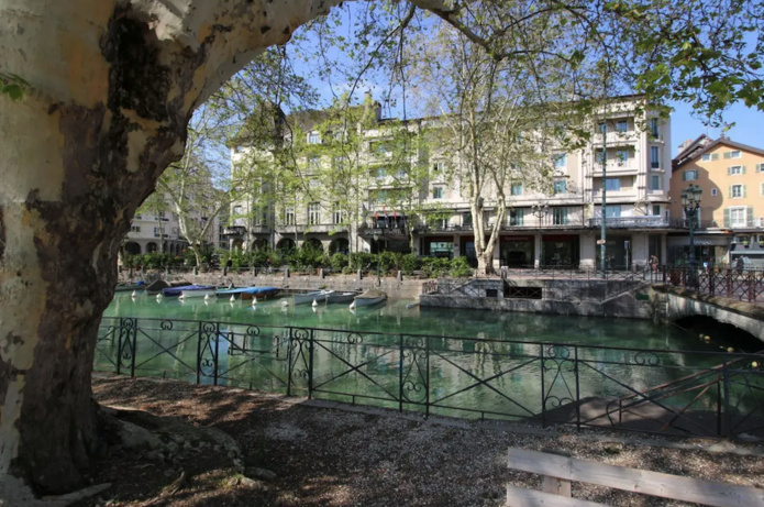 Splendid Hôtel Lac d'Annecy (©Handwritten)