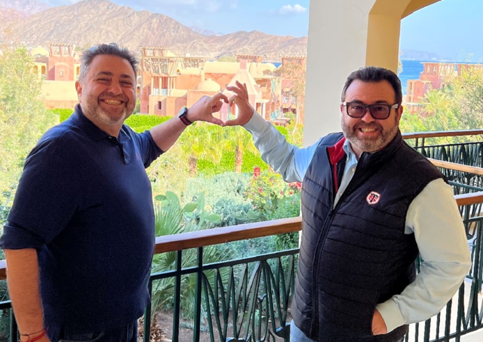 Bruno (à gauche) et Patrick Abenin à Taba pendant leur répérage - Photo Travel Esavion