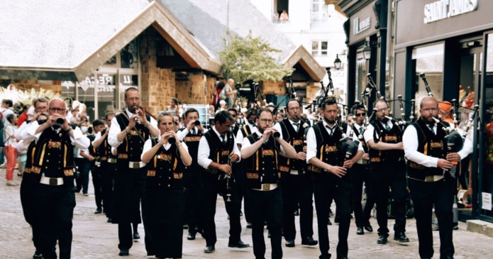 Festival de Cornouailles en Bretagne, la culture a la cote (©CRT Bretagne) Festival de Cornouailles en Bretagne, la culture a la cote (©CRT Bretagne)