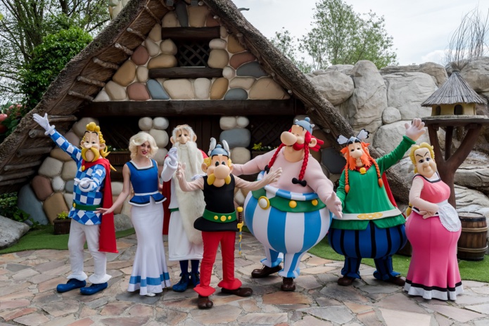 Le Parc Astérix va embaucher plus de 2 000 saisonniers pour accueillir et accompagner les visiteurs dès sa réouverture le 8 avril 2023 - DR : S. Cambon