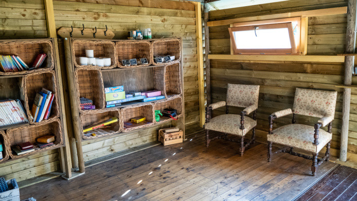 Un intérieur au design rustique mais assurant le confort (©ULAP)