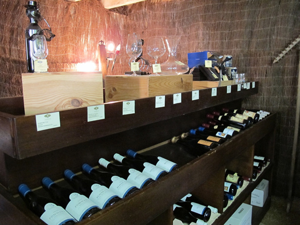 En amont, le sommelier est responsable de la cave, des stocks, et de la politique des prix en accord avec la direction, mais l’objectif final est toujours le client censé repartir heureux de la politique générale de la maison - DR : A.B. En amont, le sommelier est responsable de la cave, des stocks, et de la politique des prix en accord avec la direction, mais l’objectif final est toujours le client censé repartir heureux de la politique générale de la maison - DR : A.B.