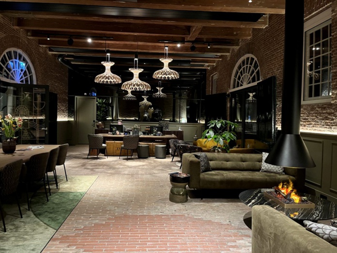 Ambiance sobre mais cosy à l'hôtel Arsenaal (@PB) Ambiance sobre mais cosy à l'hôtel Arsenaal (@PB)