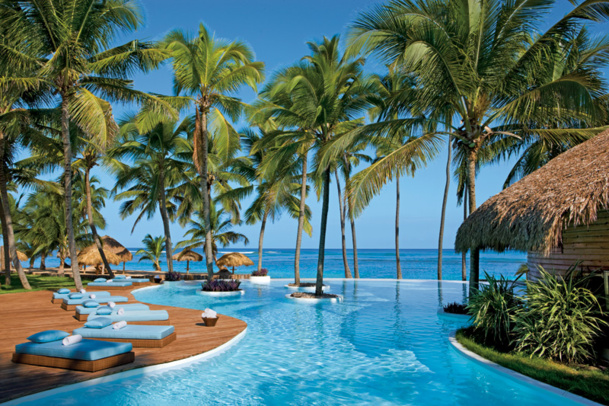 Une des longues piscines de l’hôtel Zoëtry Agua Punta Cana (République Dominicaine)