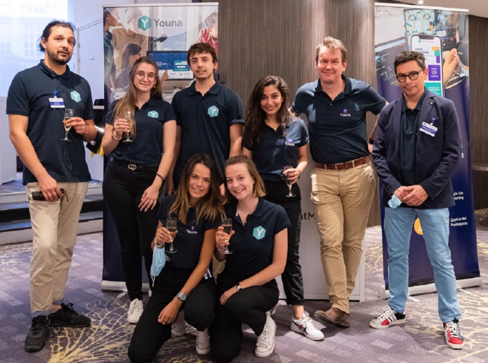 La team Youna. Deuxième en partant de la droite, Alex Philippot, CEO de Youna. - @youna La team Youna. Deuxième en partant de la droite, Alex Philippot, CEO de Youna. - @youna