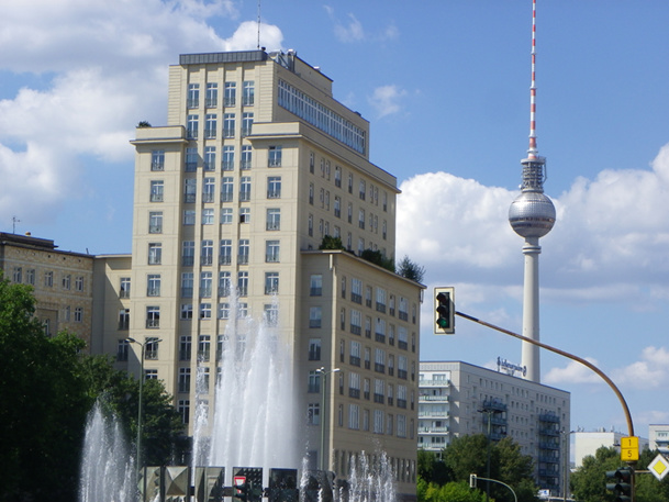 Collapse of the Berlin Wall: the 25 year anniversary 