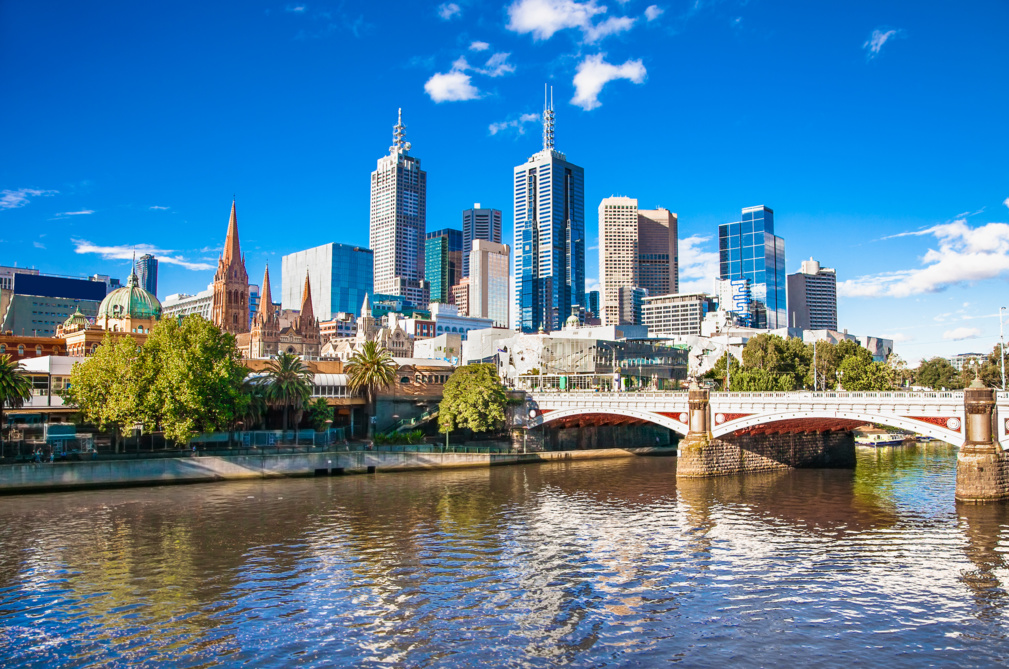 Ligne d'horizon de Melbourne en direction de la gare de Flinders Street © Aleksandar Todorovic - stock.adobe.com