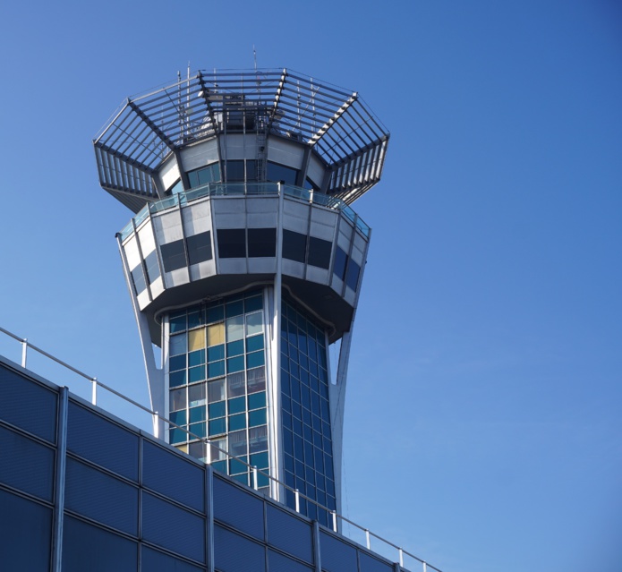La tour de contrôle de l'aéroport d'Orly - Photo C.H.
