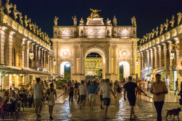 Les touristes sont revenus nombreux, place Stanislas à Nancy (©Deposit Photos) Les touristes sont revenus nombreux, place Stanislas à Nancy (©Deposit Photos)