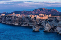 Lever de soleil sur Bonifacio et ses falaises © Robert Palomba