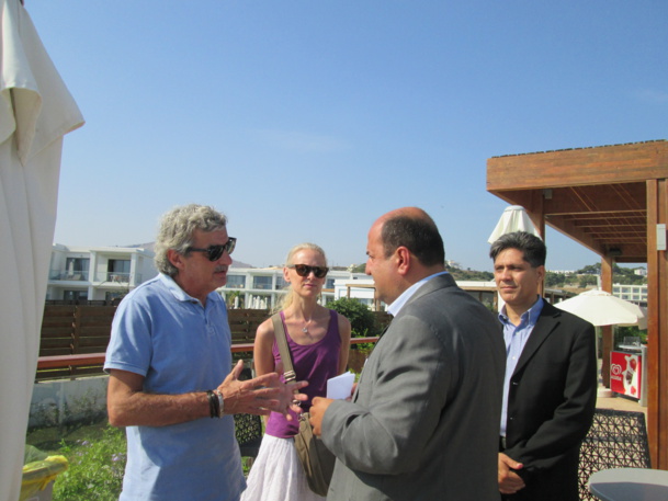 Alain Le Scouezec, Isabelle Lepeu responsables commerciaux de Donatello et Fotis Fakes, propriétaire de l'Asterias Beach Resort, une exclusivité Donatello sur l'île de Rhodes - DR : M.S. Alain Le Scouezec, Isabelle Lepeu responsables commerciaux de Donatello et Fotis Fakes, propriétaire de l'Asterias Beach Resort, une exclusivité Donatello sur l'île de Rhodes - DR : M.S.