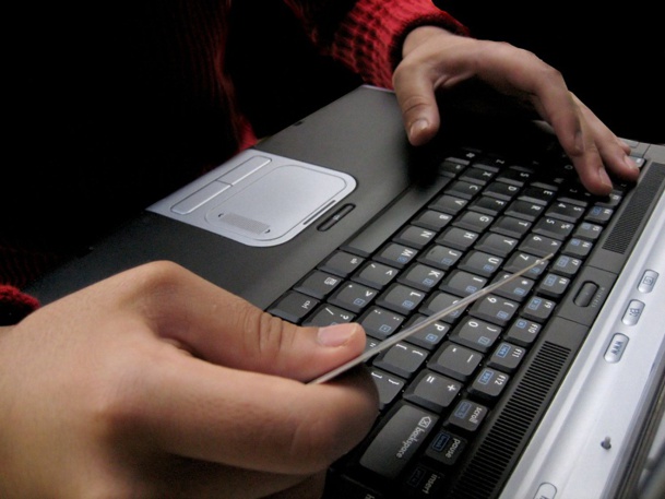 Il est très simple et très rapide de se procurer des numéros de carte bancaire sur Internet - DR : Photo-Libre.fr Il est très simple et très rapide de se procurer des numéros de carte bancaire sur Internet - DR : Photo-Libre.fr