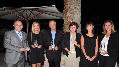 De gauche à droite : Giuseppe Cosmai & Camille Martin de l'Hôtel le Mas Candille (Mougins) - Patrice Marty, Organisateur Des Trophées de la Clientèle - Dunja Kirchner de L' Abbaye De Talloires - Souad Madmoune  de La Maison RKF Luxury Linen, Partenaire des Trophées -  Claudia Venturini de l'Hôtel Métropole de Monaco - Photo DR