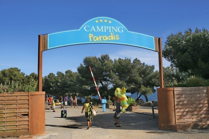 Une franchise qui s'appuie sur le succès de la série de TF1 (©Camping Paradis) Une franchise qui s'appuie sur le succès de la série de TF1 (©Camping Paradis)