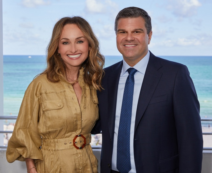 Giada De Laurentiis et le président d'Oceania Cruises Frank A. Del Rio lors de la désignation de la marraine de Vista, Soho Beach House, Miami Beach, le 24 février 2023. - DR