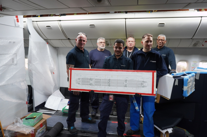 Une partie de l'équipe des mécaniciens sur le chantier Boeing 777 - Photo CH Une partie de l'équipe des mécaniciens sur le chantier Boeing 777 - Photo CH