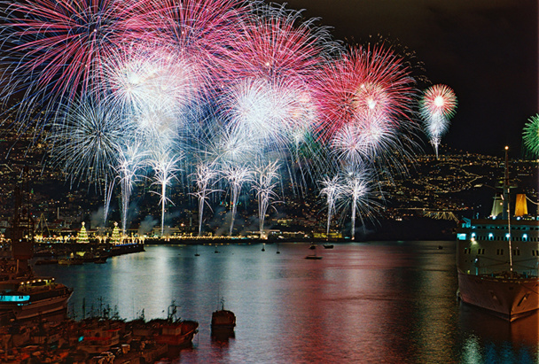 A Funchal, les hôtels organisent des transferts jusqu'à la baie pour assister au feu d'artifice du Nouvel An - DR : OT Madère