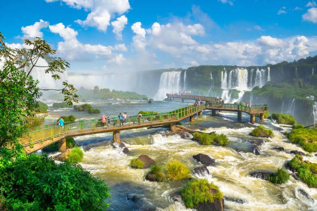 Belle vue sur les chutes d'Iguazu, l'une des sept merveilles naturelles du monde - Foz do Iguaçu, Brésil © Nido Huebl - stock.adobe.com