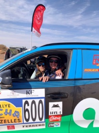 Armelle et Cindy démarrent les étapes dans le désert - DR : Armelle Medard Lang Armelle et Cindy démarrent les étapes dans le désert - DR : Armelle Medard Lang