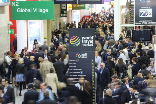 Les allées du salon WTM de Londres sont bien chargées tout au long de la journée. Mieux vaut prendre son mal en patience pour obtenir un café ! © WTM