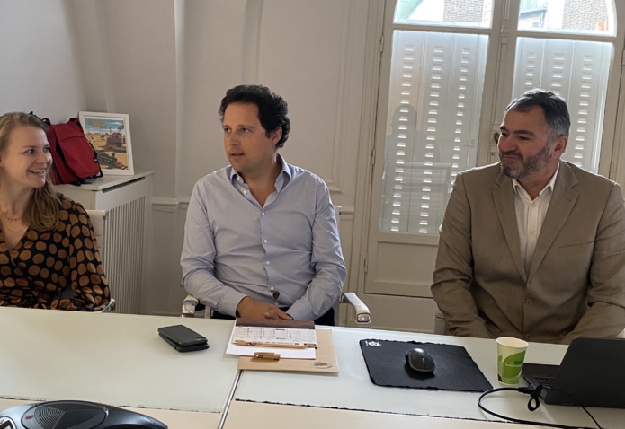 Anne-Lise Vergnory, directrice des ventes, Alexis de Chevron Villette, directeur du développement, et Antoine Lacarrière, DG de la Mer de Sable (©BC)