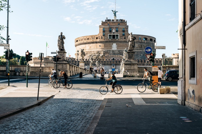 À Rome aussi, on peut visiter la ville à Vélo - Castel Sant'Angelo, Lungotevere Castello - DR : Gabriella Clare-Marino_unsplash