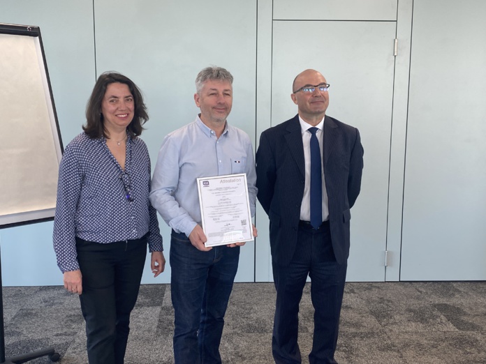 Frédéric Puythorac reçoit sa labellisation Afnor des mains des délégués Ile-de-France (©BC) Frédéric Puythorac reçoit sa labellisation Afnor des mains des délégués Ile-de-France (©BC)