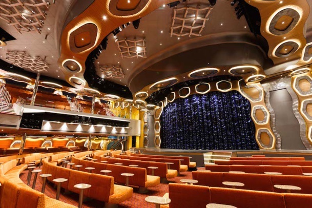 The Emerald theater where artists perform every night to entertain passengers. DR