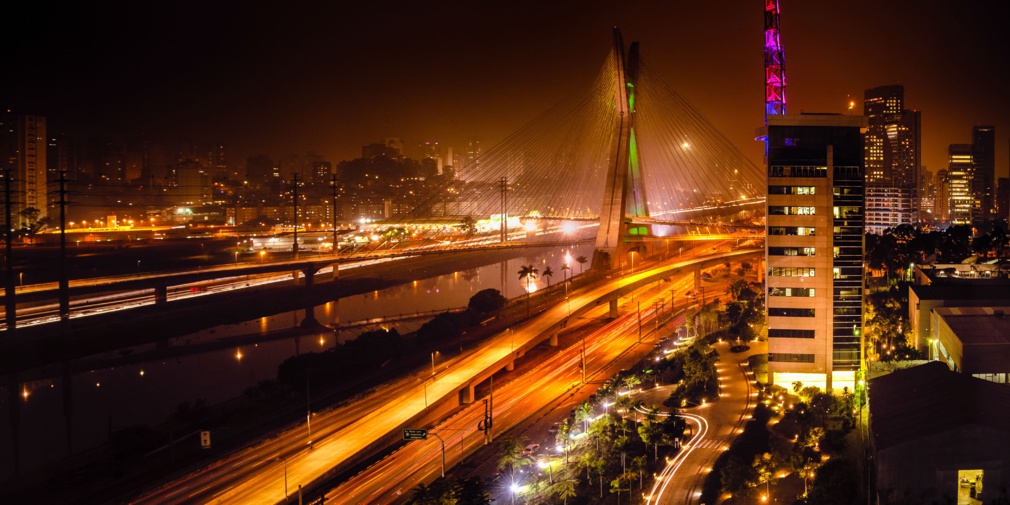 Pont de nuit à Sao Paulo © Celso Diniz - stock.adobe.com