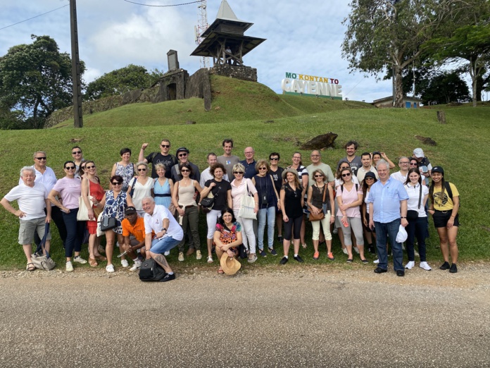 Les participants à la Convention des EDV Ile de France visitent Cayenne (©BC)