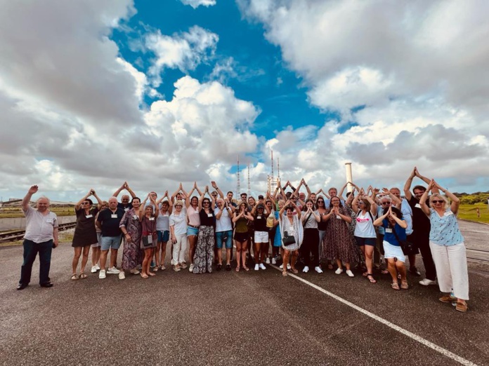 La délégation sur le pas de tir de Kourou, en attendant Ariane5 (©BC) La délégation sur le pas de tir de Kourou, en attendant Ariane5 (©BC)