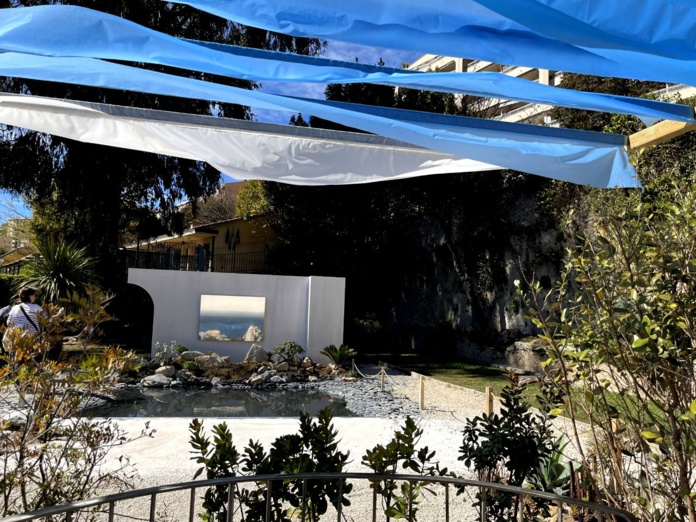 A Grasse, Solène Ortoli a imaginé un paysage de bord de mer qui se reflète dans un miroir (@PB) A Grasse, Solène Ortoli a imaginé un paysage de bord de mer qui se reflète dans un miroir (@PB)