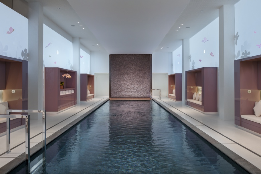 La piscine du Spa du Mandarin Oriental Paris.